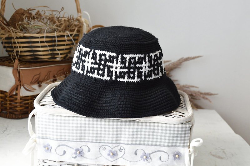 Crochet bucket hat hashtags print men and women. Knit hat black and white - หมวก - ผ้าฝ้าย/ผ้าลินิน สีดำ
