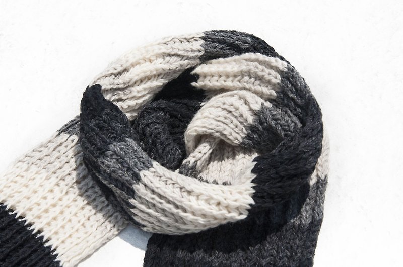 手織りの純粋なウールのスカーフ/ニットのスカーフ/かぎ針編みのスカーフ/手作りのニットのスカーフ - グラデーションのストライプ - マフラー・ストール - ウール グレー