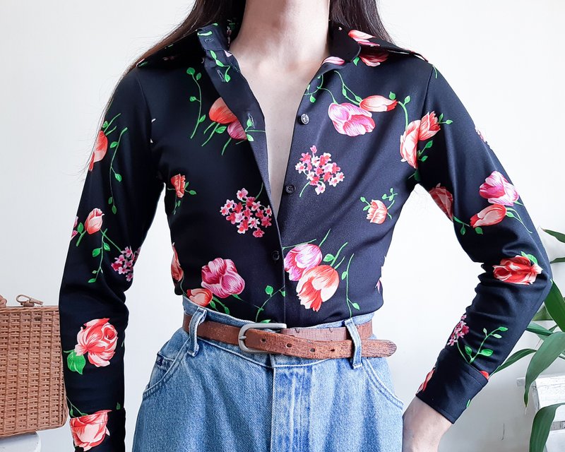 Vintage 1970s Floral Blouse Tulip Print Disco Shirt Dagger Collar Summer Shirt - เสื้อเชิ้ตผู้หญิง - เส้นใยสังเคราะห์ หลากหลายสี