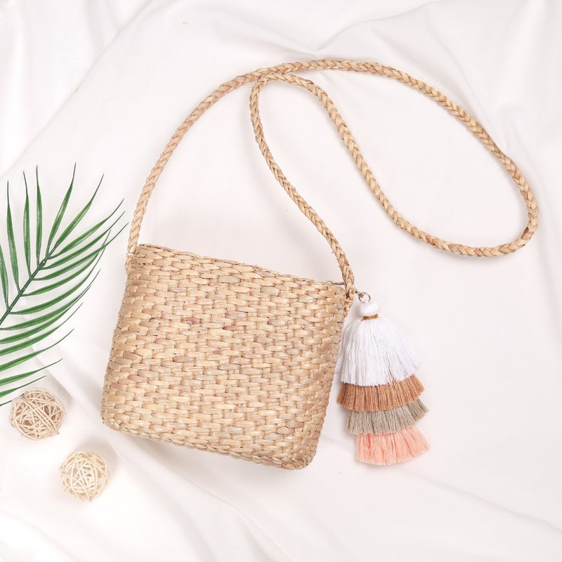 Straw Crossbody Purse, Woven Handbag with Tassel Bag Charm, Small Cute Purse - Wallets - Plants & Flowers Brown