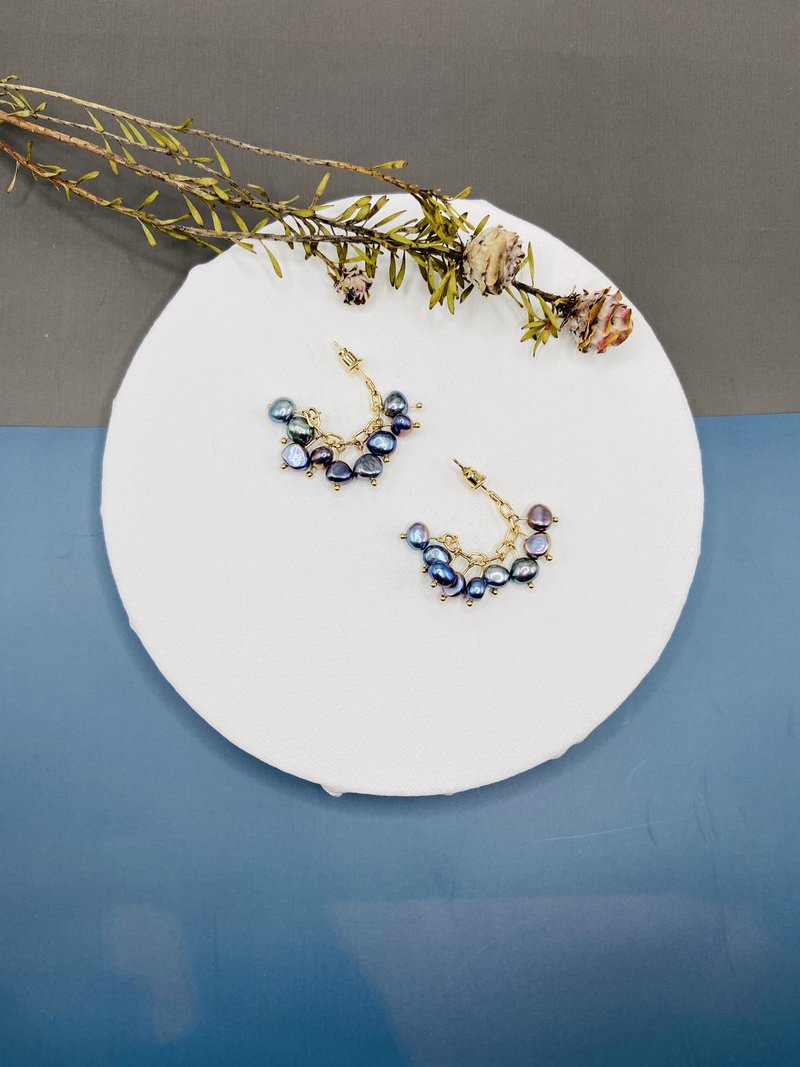 【母親節禮盒】天然淡水不規則深灰色珍珠純銀耳環 - 耳環/耳夾/耳骨夾 - 銀 多色