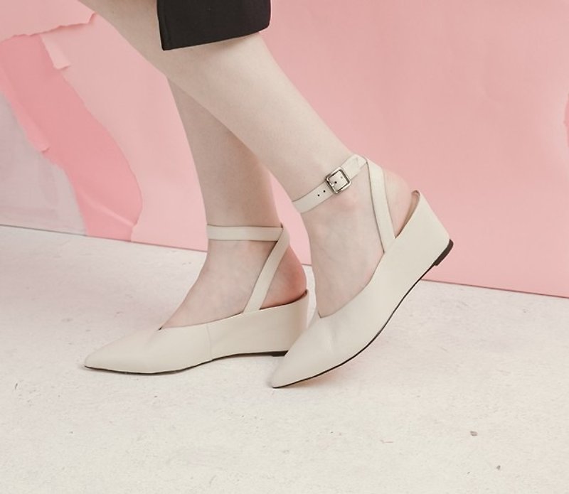 Behind the ankle with a V-shaped wedge-shaped pointed leather sandals white - รองเท้ารัดส้น - หนังแท้ ขาว