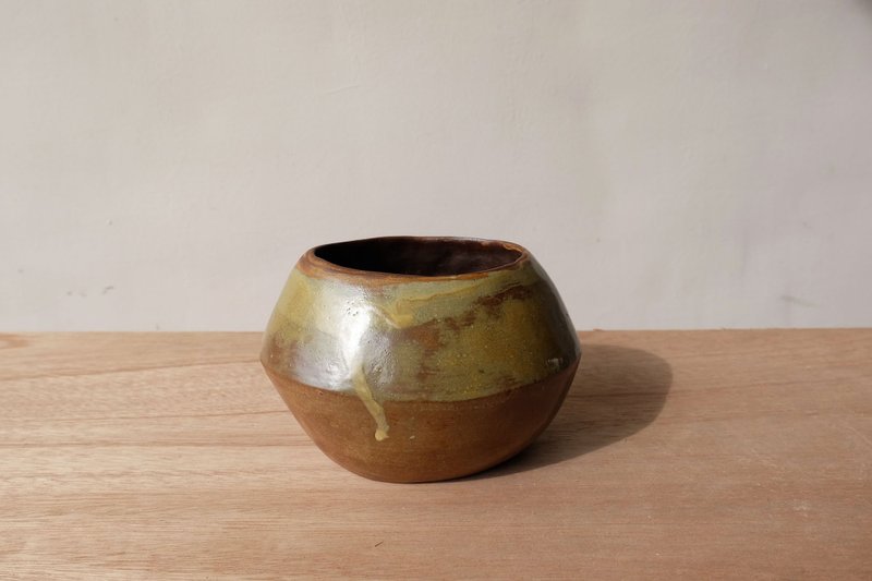 Hand-kneaded ancient flower pot pottery pot - เซรามิก - ดินเผา สีนำ้ตาล