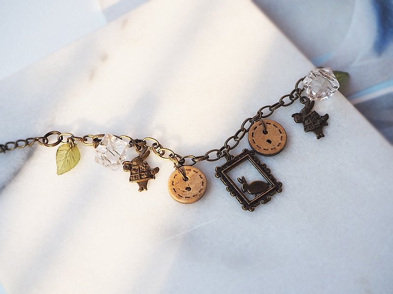 Rabbit photo frame wooden button leaf bronze bracelet P60 - สร้อยข้อมือ - โลหะ สีนำ้ตาล