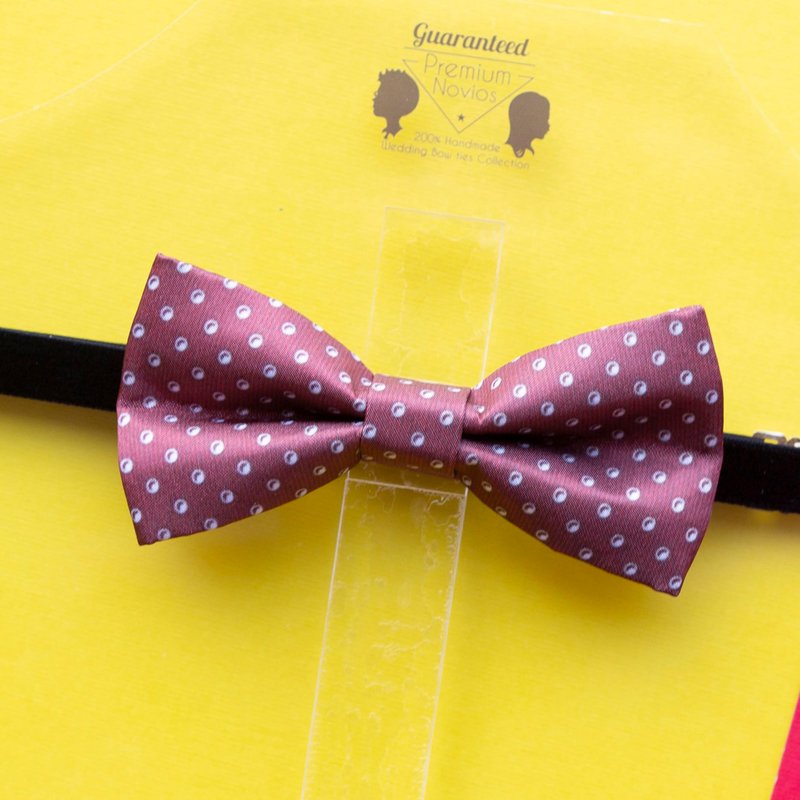 Style 0466 Polka dot Bowtie in Burgundy- Groom Gift & Wedding Bowtie - สร้อยติดคอ - เส้นใยสังเคราะห์ สีแดง