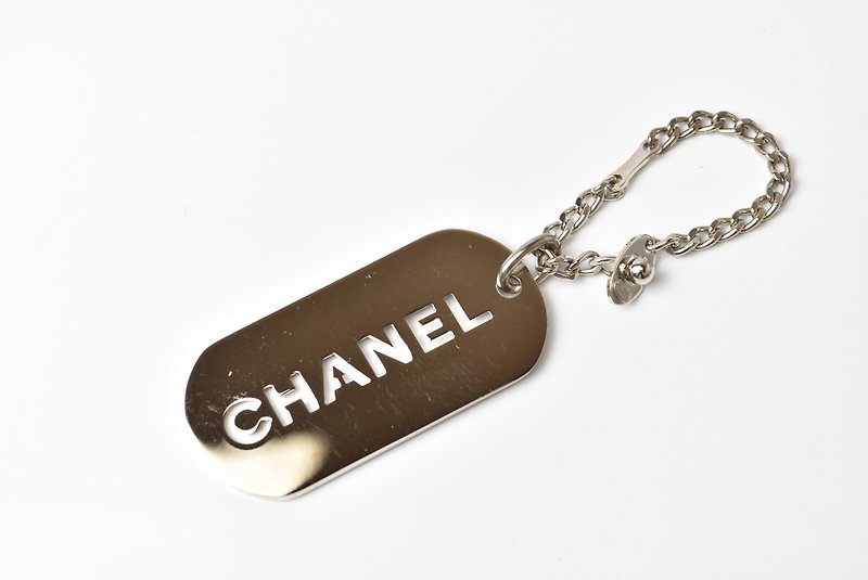 CHANEL key ring/bag charm CHANEL dog tag logo Silver - Keychains - Other Metals Silver