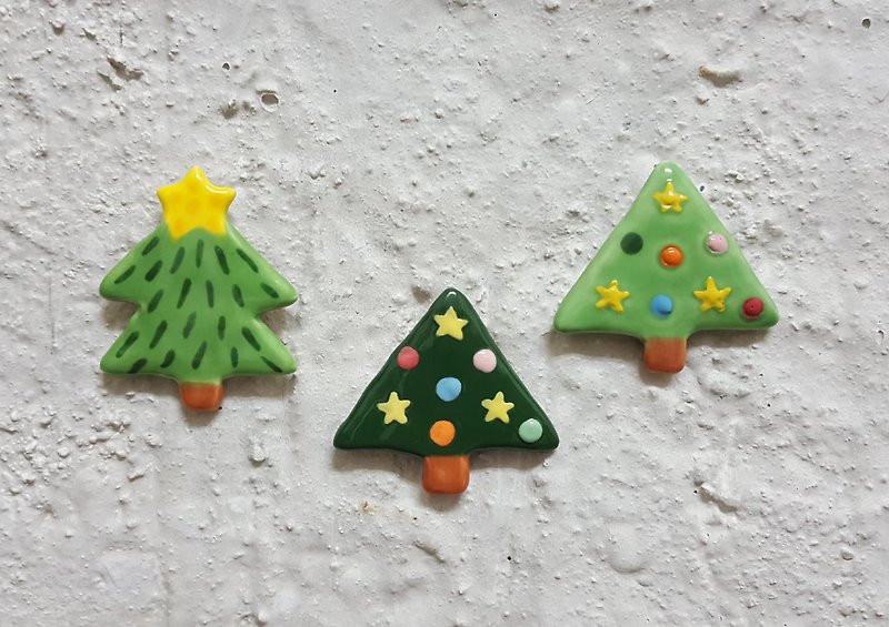 【交換禮物】聖誕樹系列  陶瓷別針(免費包裝盒+免運) - 胸針/心口針 - 陶 綠色
