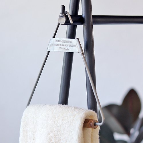 POST GENERAL Industrial Style Paper Towel Holder - Shop postgeneral Camping  Gear & Picnic Sets - Pinkoi