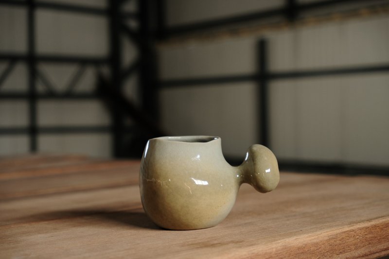 Mug | Bean-shaped ceramic mug with handle - Mugs - Pottery Green