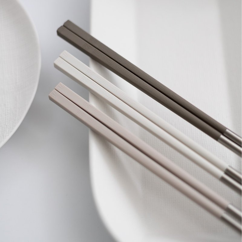 [Made in Taiwan] Milk tea color long style 1 pair of 304 Stainless Steel chopsticks - Chopsticks - Stainless Steel Multicolor