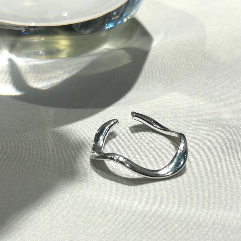 Silver Möbius strip Ear Cuff/ Ring - แหวนทั่วไป - เงินแท้ สีเงิน