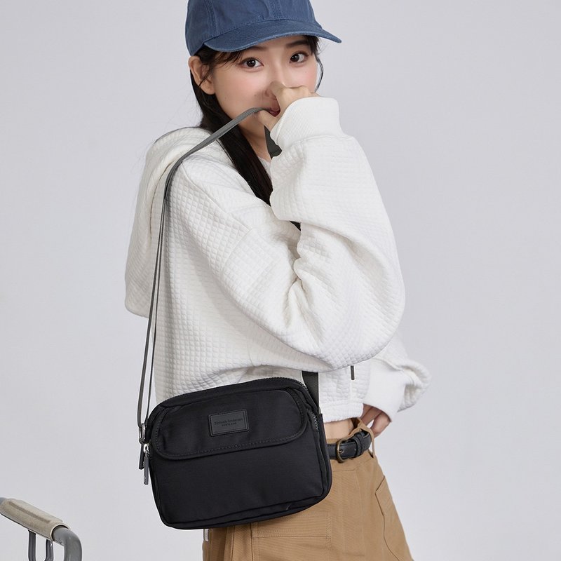 [Kim Anderson] Sweet Journey Flap Style Side Bag - Black - กระเป๋าแมสเซนเจอร์ - ไนลอน สีดำ