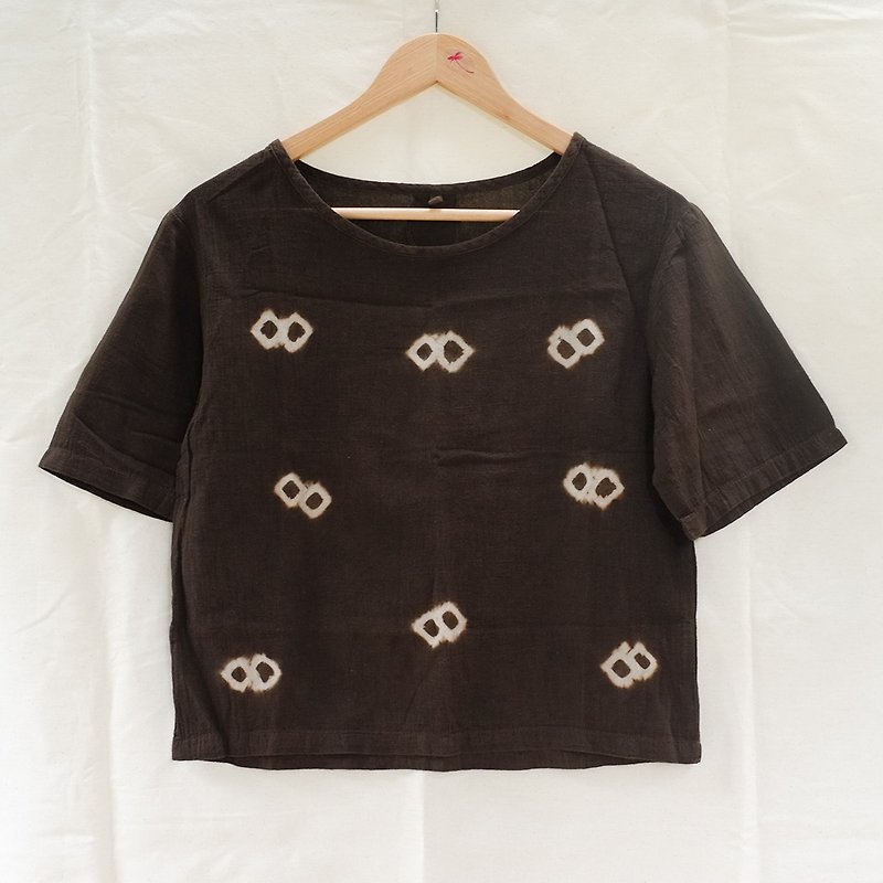 linnil: Bobbles dark brown shirt / ebony fruit dye - เสื้อผู้หญิง - ผ้าฝ้าย/ผ้าลินิน สีนำ้ตาล