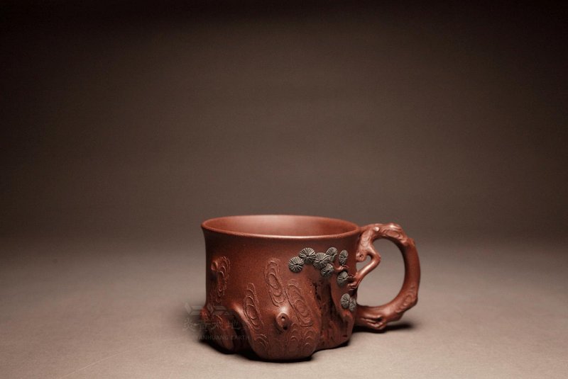 [Songzhuang Cup 1] Yanhuang Land Art Longshan Hall Fully Handmade Extremely Old Black Star Soil 220cc - Teapots & Teacups - Pottery Purple