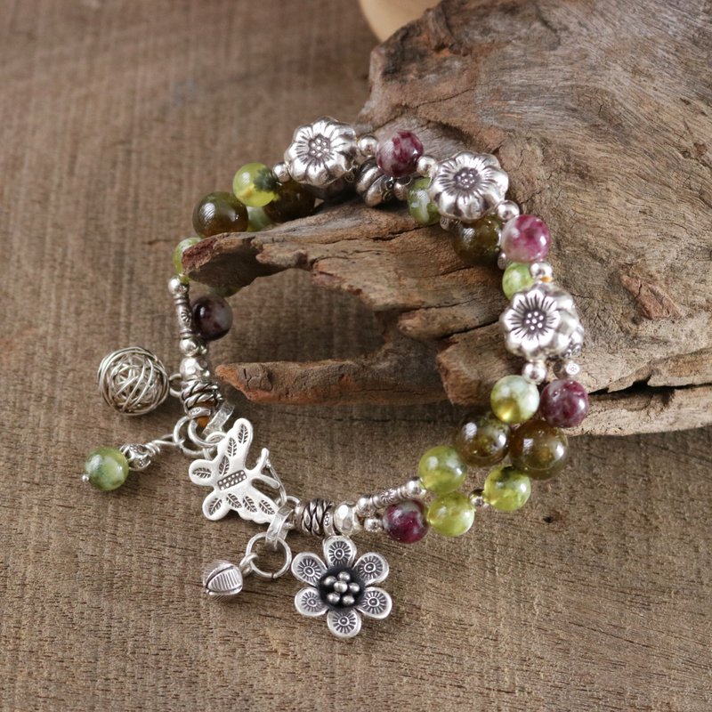 Handmade Prehnite Green Garnet Flower Boho Bracelet with Karen Hill Tribe Silver - สร้อยข้อมือ - เงินแท้ สีเขียว