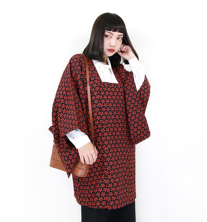 Back to Green :: Japan back to the black full version of safflower vintage kimono (KBI-59) - เสื้อแจ็คเก็ต - ผ้าไหม 