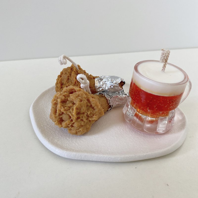 08:22 Candle Lab Fried Chicken and Beer Combination Scented Candle Birthday Gift Exchange - เทียน/เชิงเทียน - ขี้ผึ้ง สีนำ้ตาล