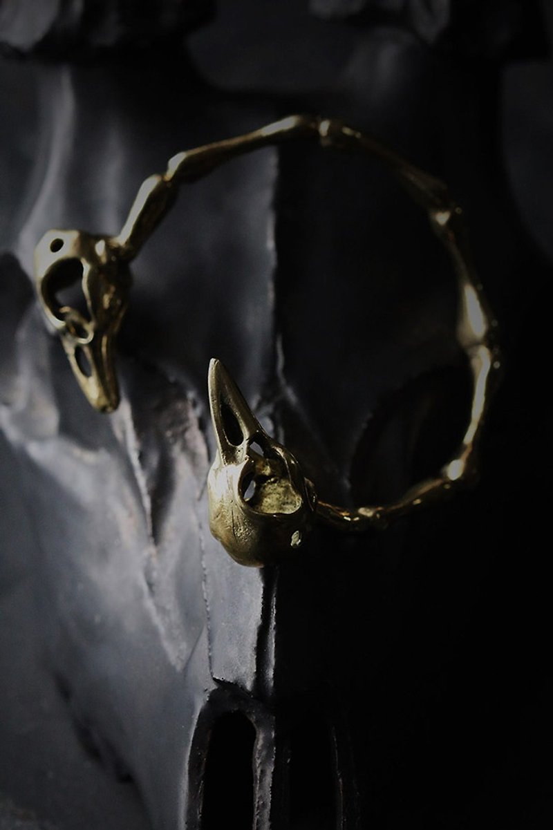 Bird Skulls and Skeleton Cuff Bracelet - Original design and made by Defy. - 手鍊/手鐲 - 其他金屬 金色