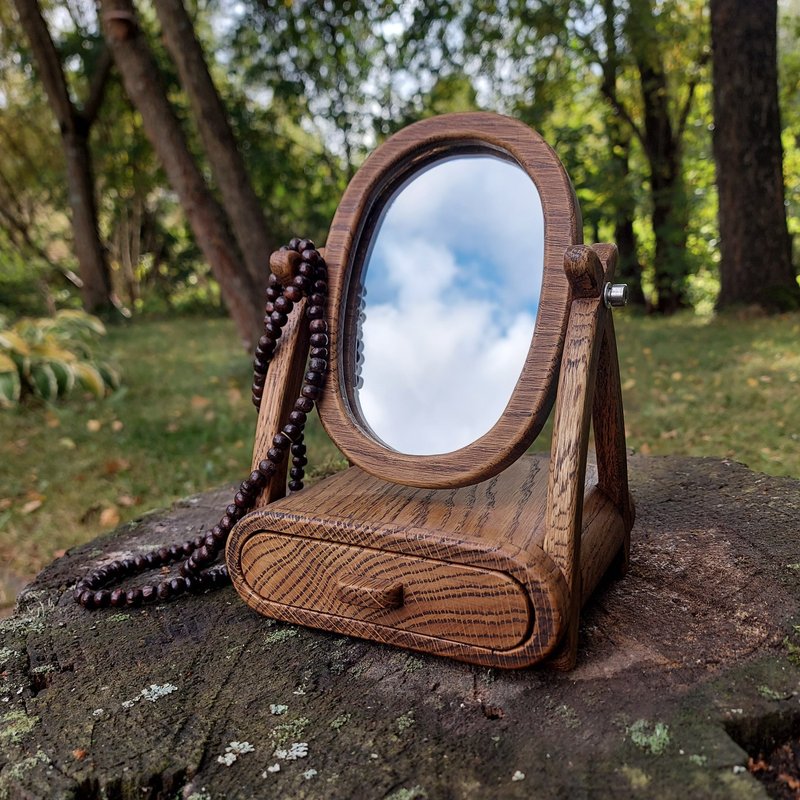 Swivel cosmetic mirror handcrafted from natural wood - 彩妝刷具/鏡子/梳子 - 木頭 咖啡色