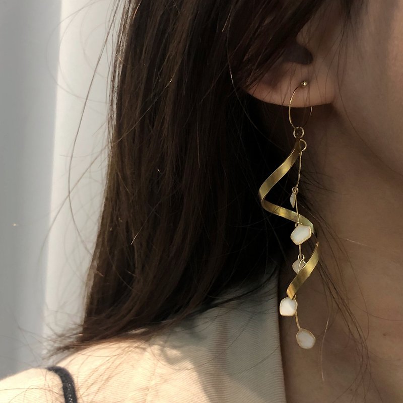 Pure white fine petal swirl earrings/changeable Clip-On - Earrings & Clip-ons - Copper & Brass White