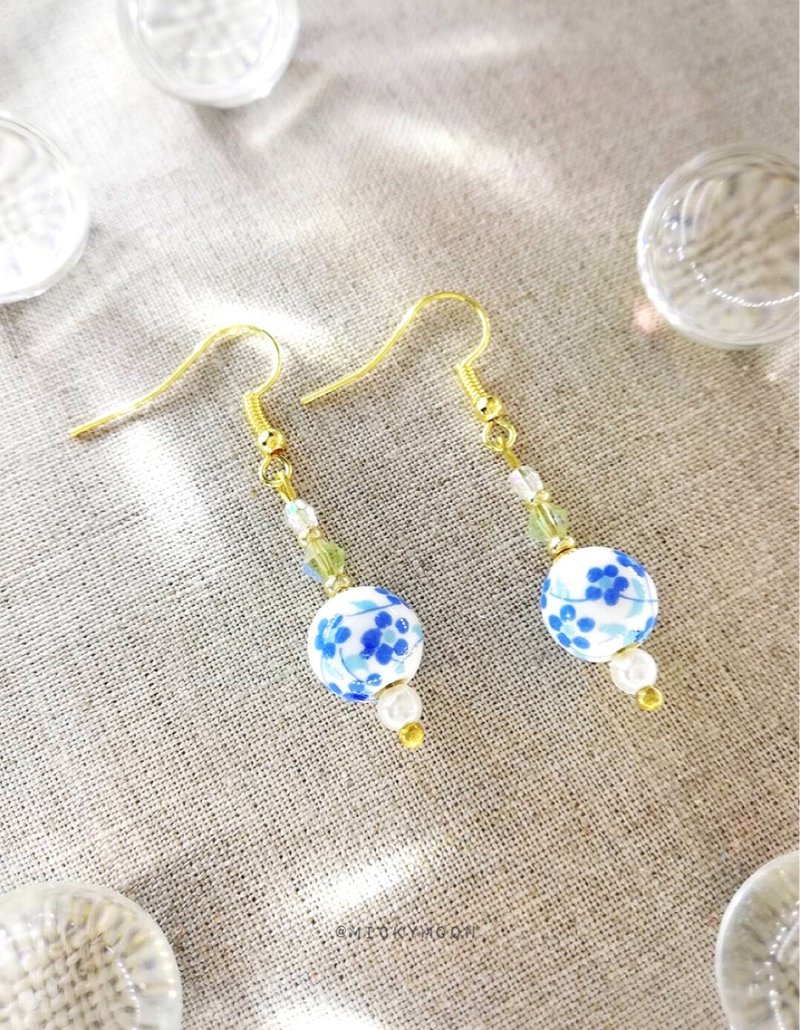 Handmade bead earring - 耳環/耳夾/耳骨夾 - 貴金屬 藍色