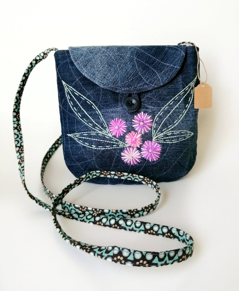 Small Handmade Boho Chic Mini Denim Crossbody Bag: Embroidered Shoulder Purse - 側背包/斜背包 - 棉．麻 