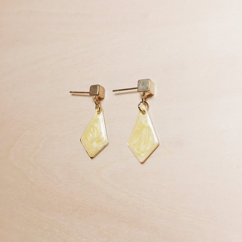 Vintage Yellow Drop Glazed Square Diamond Earrings - ต่างหู - สี สีเหลือง