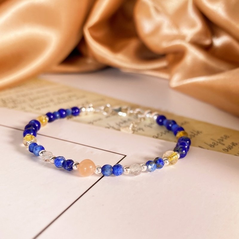 Crystal Bracelet × Starry Night (Orange Moonstone, Faceted Lapis Lazuli, Lapis Lazuli, Blonde Quartz, Labradorite) - สร้อยข้อมือ - คริสตัล หลากหลายสี