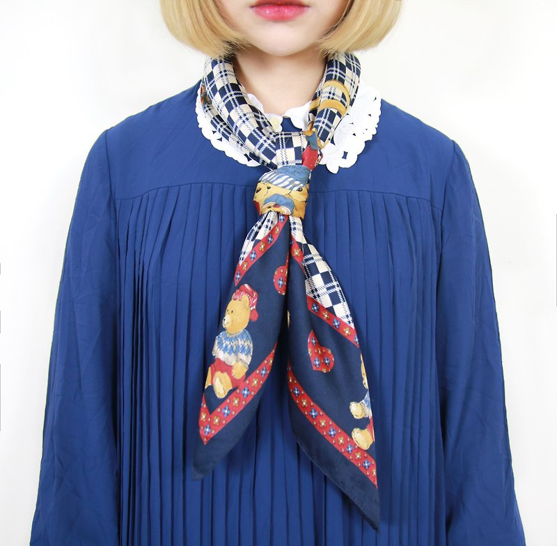 Back to Green::古典絲巾  英倫熊熊之冬季   vintage scarf (SC-04) - 絲巾 - 絲．絹 