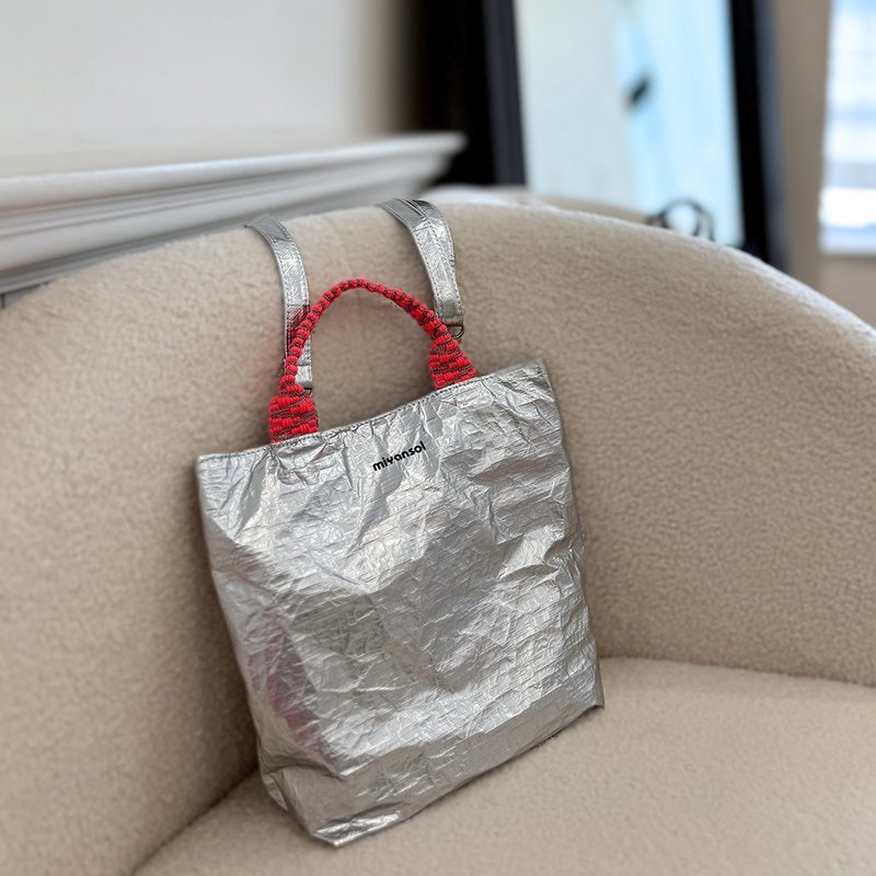 【微瑕疵特別価格】Miyansol 軽量くしゅくしゅミニトートバッグ（ストラップ付き） - ショルダーバッグ - 紙 シルバー