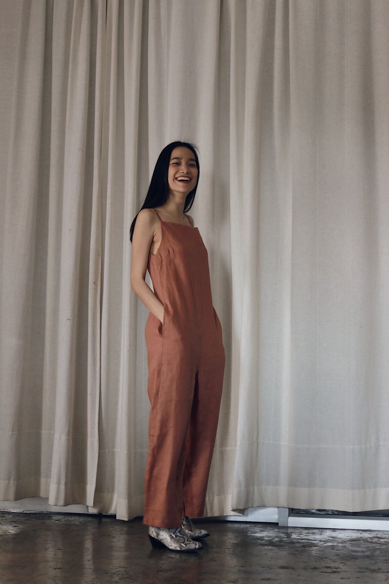 Linen cami jumpsuit in Lobster - 吊帶褲/連身褲 - 棉．麻 咖啡色