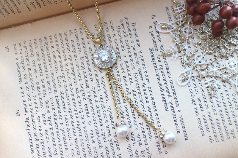 Romantic shadow-zircon pearl necklace - Necklaces - Copper & Brass Gold