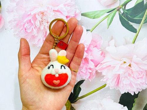 クッションキーホルダー、うさぎフリルフェルト 羊毛フェルトうさぎのぽんぽんチャーム(ネザーランドドワーフ