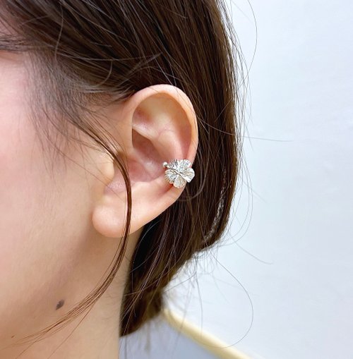 Shashi イヤーカフ フラワー 花 クリスタル イヤリング ゴールド フラワー イヤーカフ 花 イヤリング イヤークリップ シルバー