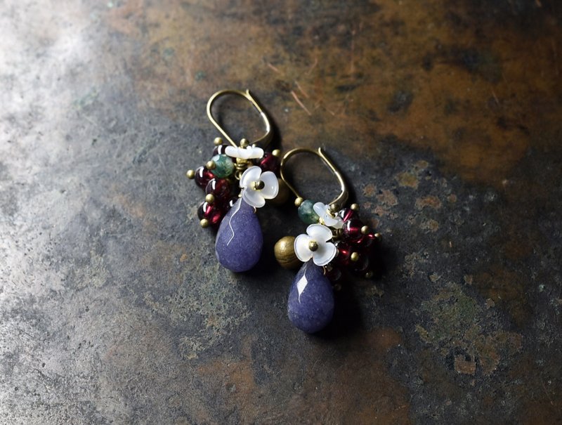 Sapphire agate and garnet, white butterfly florets, moss agate, small folk bell earrings - ต่างหู - เครื่องเพชรพลอย สีม่วง