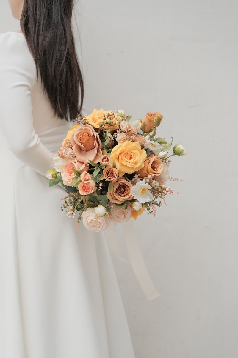 Autumnal Orange Silk Flower Bouquet: A Touch of Warmth for Your Wedding Day - อื่นๆ - ผ้าไหม สีส้ม