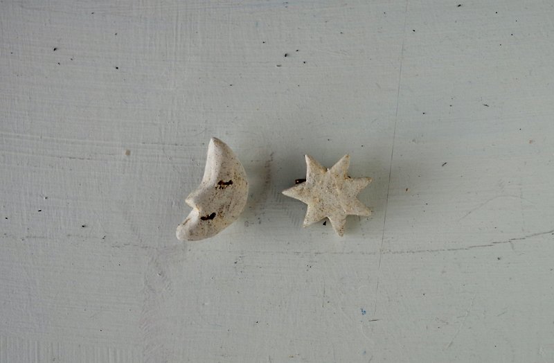 Small broach 2piece-set (moon・star) - Brooches - Pottery White