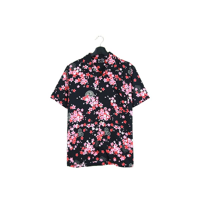 Back to Green :: and handle flower shirt black bloom blooming day men and women can wear // vintage (S-30) - Men's Shirts - Silk 