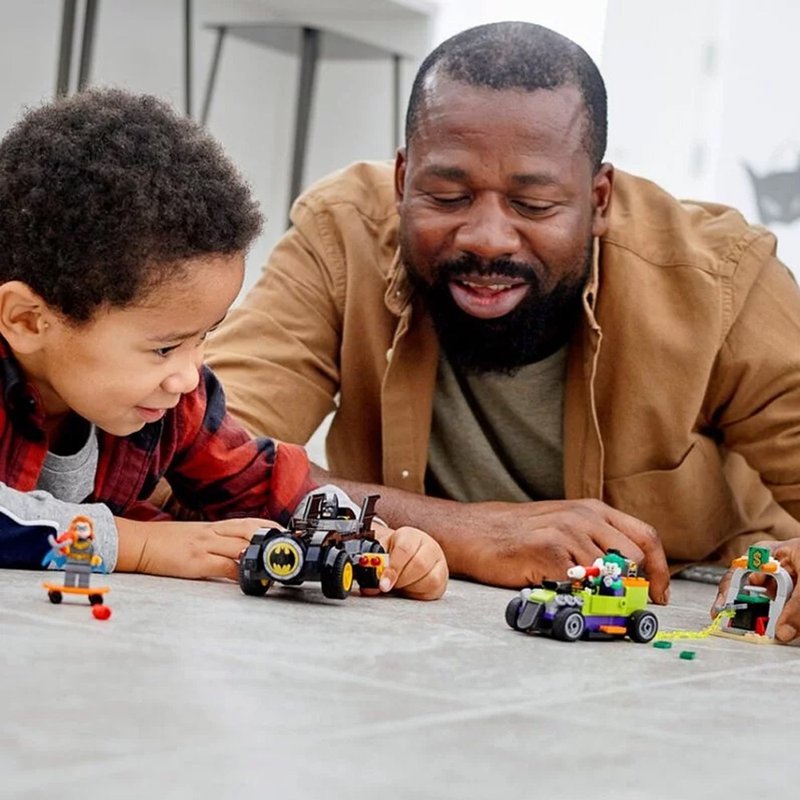 LEGO 76180 Superhero Series Batman vs. The Joker: Batmobile Chase - ตุ๊กตา - พลาสติก หลากหลายสี