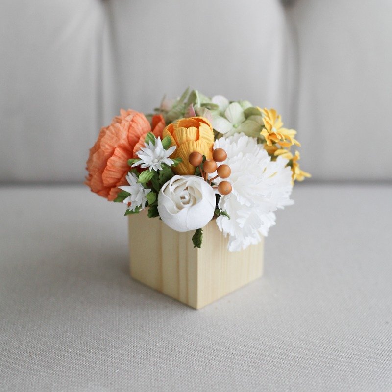 CP104 : Handmade Flower Table Decoration Mini Wooden Pot Glory Orange Size 4"x5" - 擺飾/家飾品 - 紙 黃色