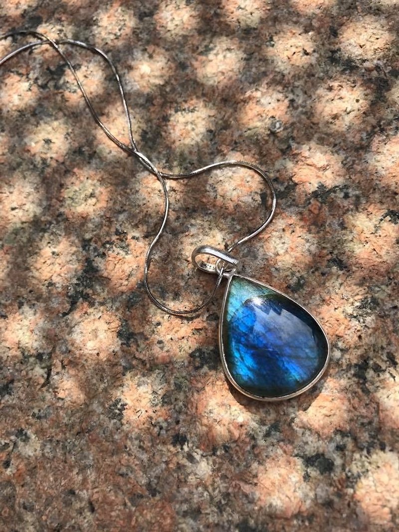 [強め]ロストと青の水滴を細長く天然石925石のネックレスを見つけます - ネックレス - 宝石 ブルー