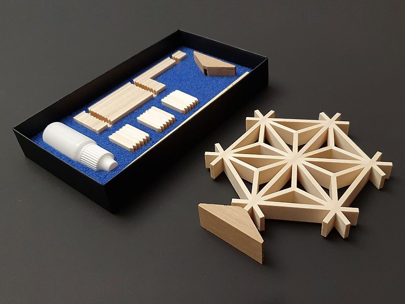 Assembly kit of kumiko. Hobby for adult and children. Ornament - Asa-no-ha. - งานไม้/ไม้ไผ่/ตัดกระดาษ - ไม้ สีกากี