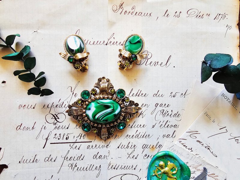 Vintage green white and black marbled glass brooch & earrings【vintage jewelry】 - เข็มกลัด - โลหะ สีเขียว