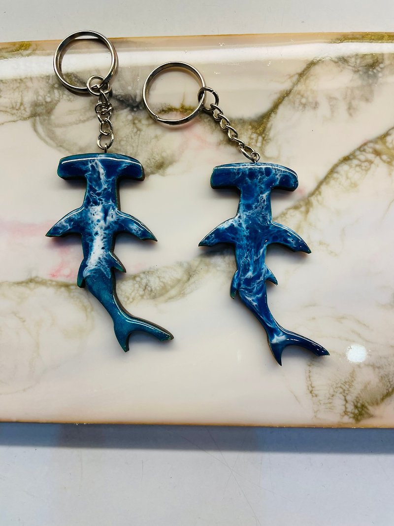 Hinoki Hammerhead Shark Ocean Keychain Charm - ที่ห้อยกุญแจ - ไม้ สีน้ำเงิน