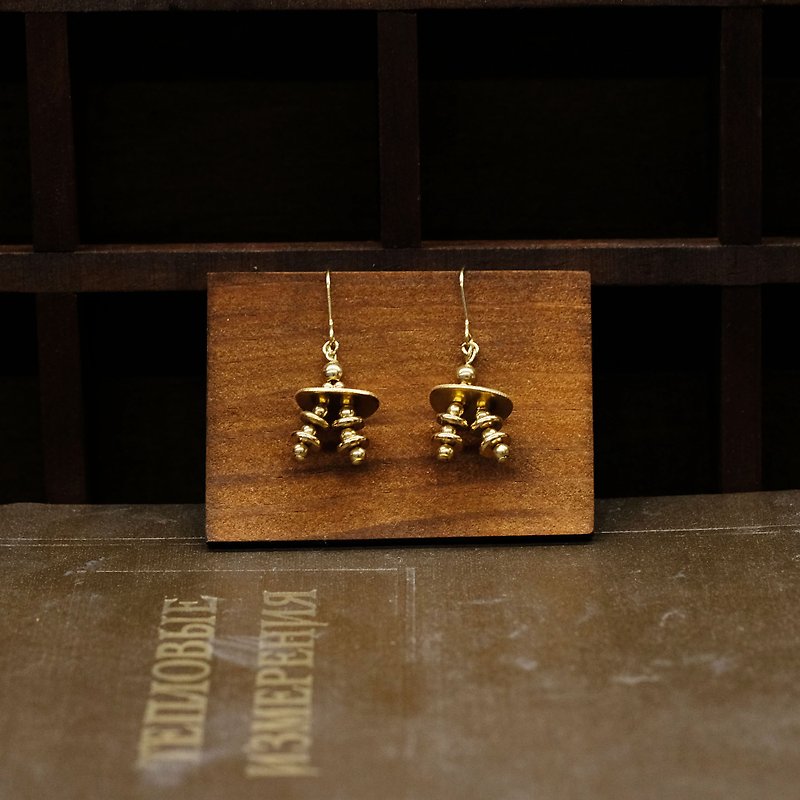 String series brass shape dangling earrings ear clip ear clip without pierced ears - ต่างหู - ทองแดงทองเหลือง สีทอง