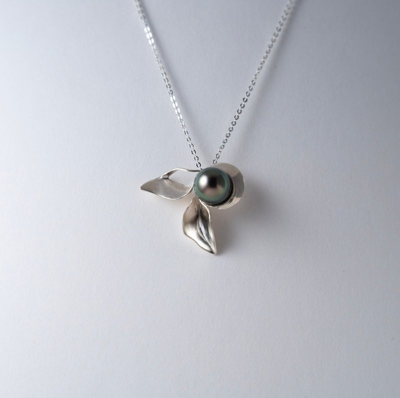 Handcrafted black pearl necklace in solid sterling silver - 項鍊 - 貴金屬 銀色