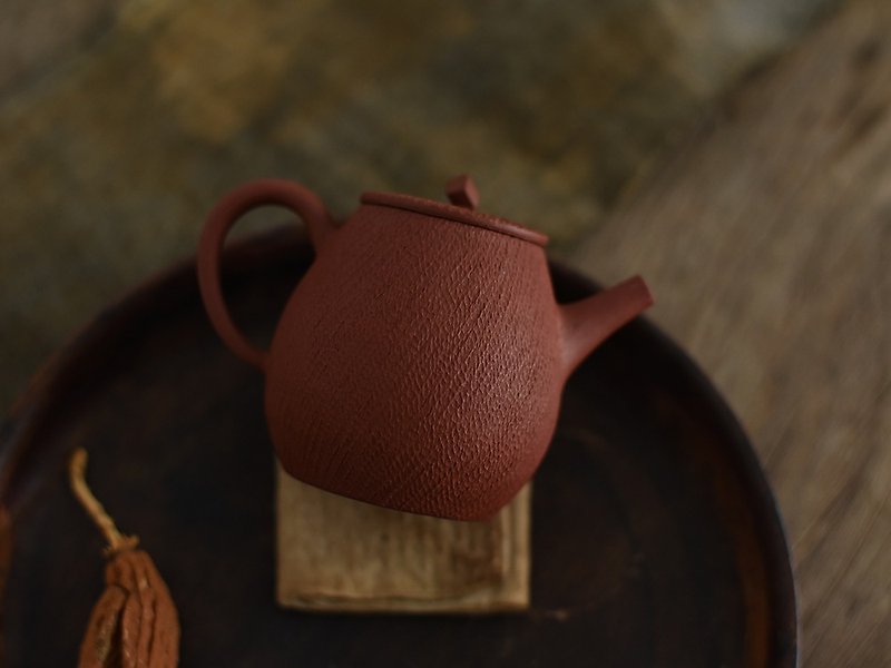 手工製作紫砂壺 茶壺 繩紋刻刀紋 球孔濾嘴 出水好 - 茶具/茶杯 - 陶 