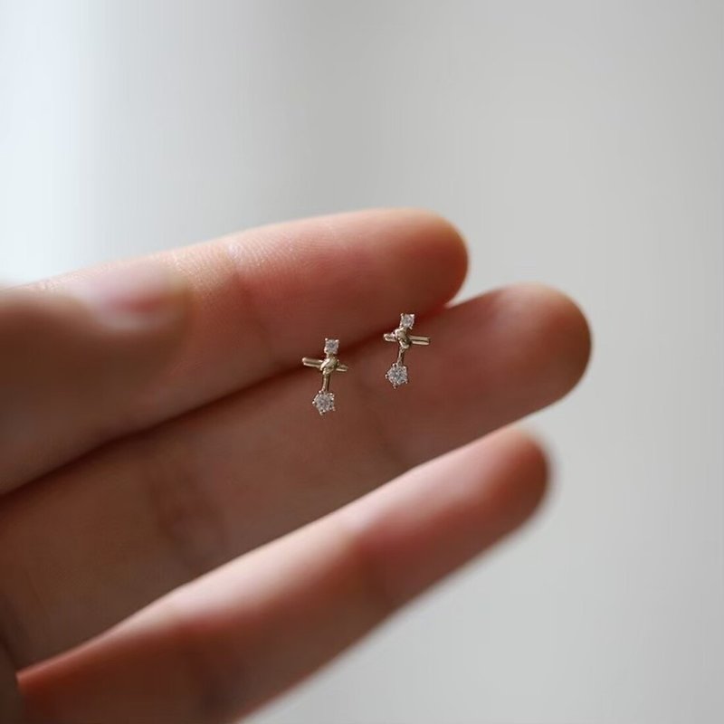 【SoLight鹽青】雙鑽十字的心耳環耳釘 SL342 14K金耳飾 - 耳環/耳夾 - 其他材質 銀色