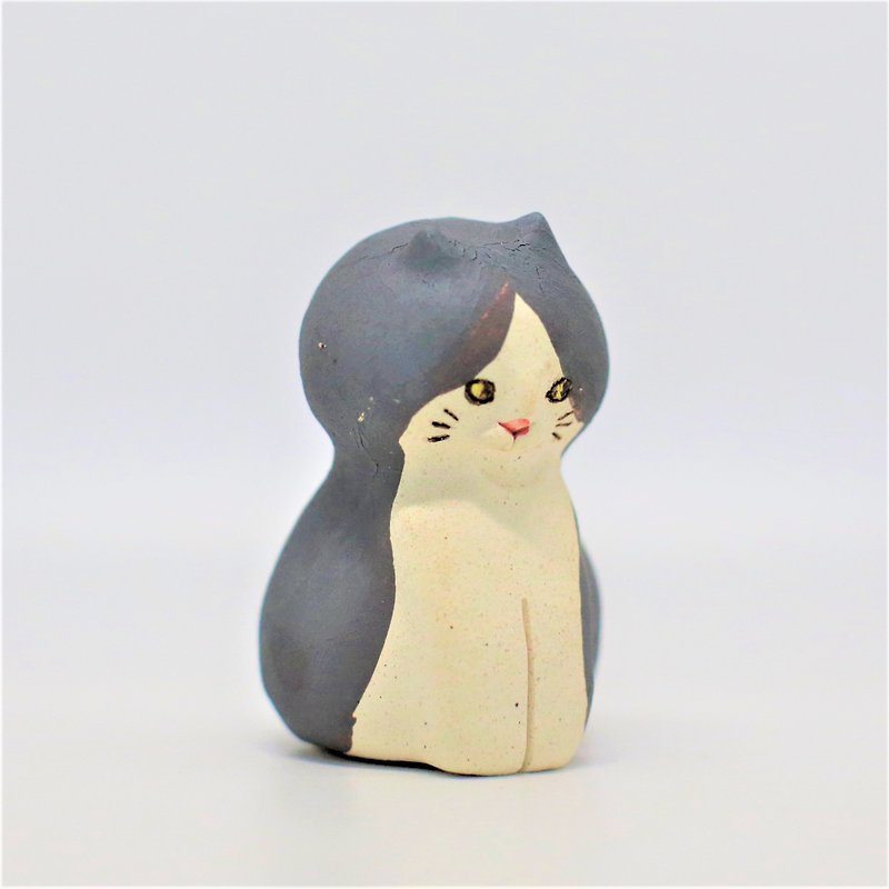 Hand-made pottery doll丨Xianxian Series—Shy Cat (the height of the ornament is about 7.5cm) - ตุ๊กตา - ดินเผา ขาว