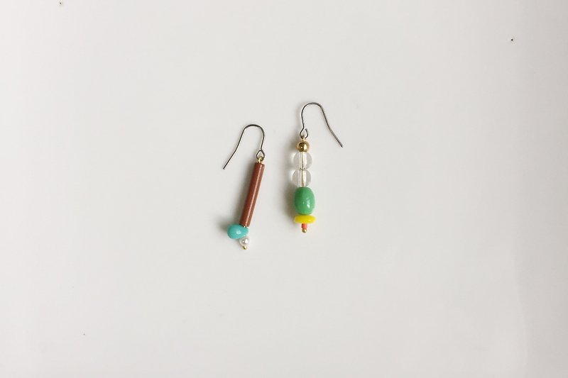 Worm picture book pearl natural stone earrings - Earrings & Clip-ons - Glass Multicolor